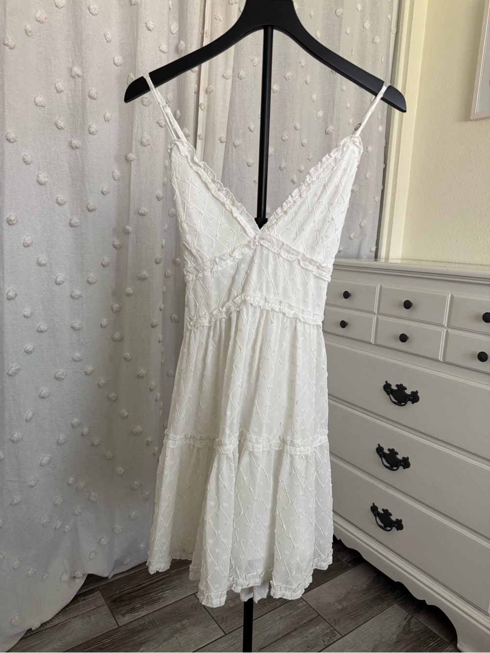 Spaghetti-Strap White Lace Mini Dress with Tiered Skirt